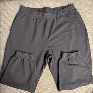 Hollisters Women's Feel Good Dad Joggers XL Short Dark Grey